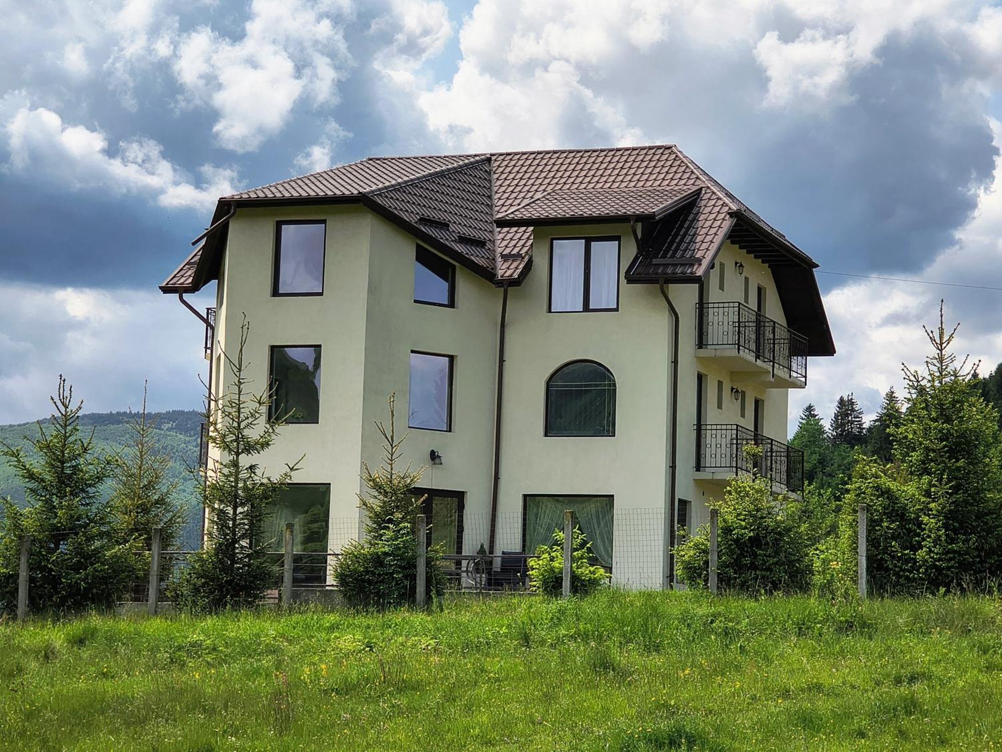 Vila Zorilor Димбовічйоара Екстер'єр фото